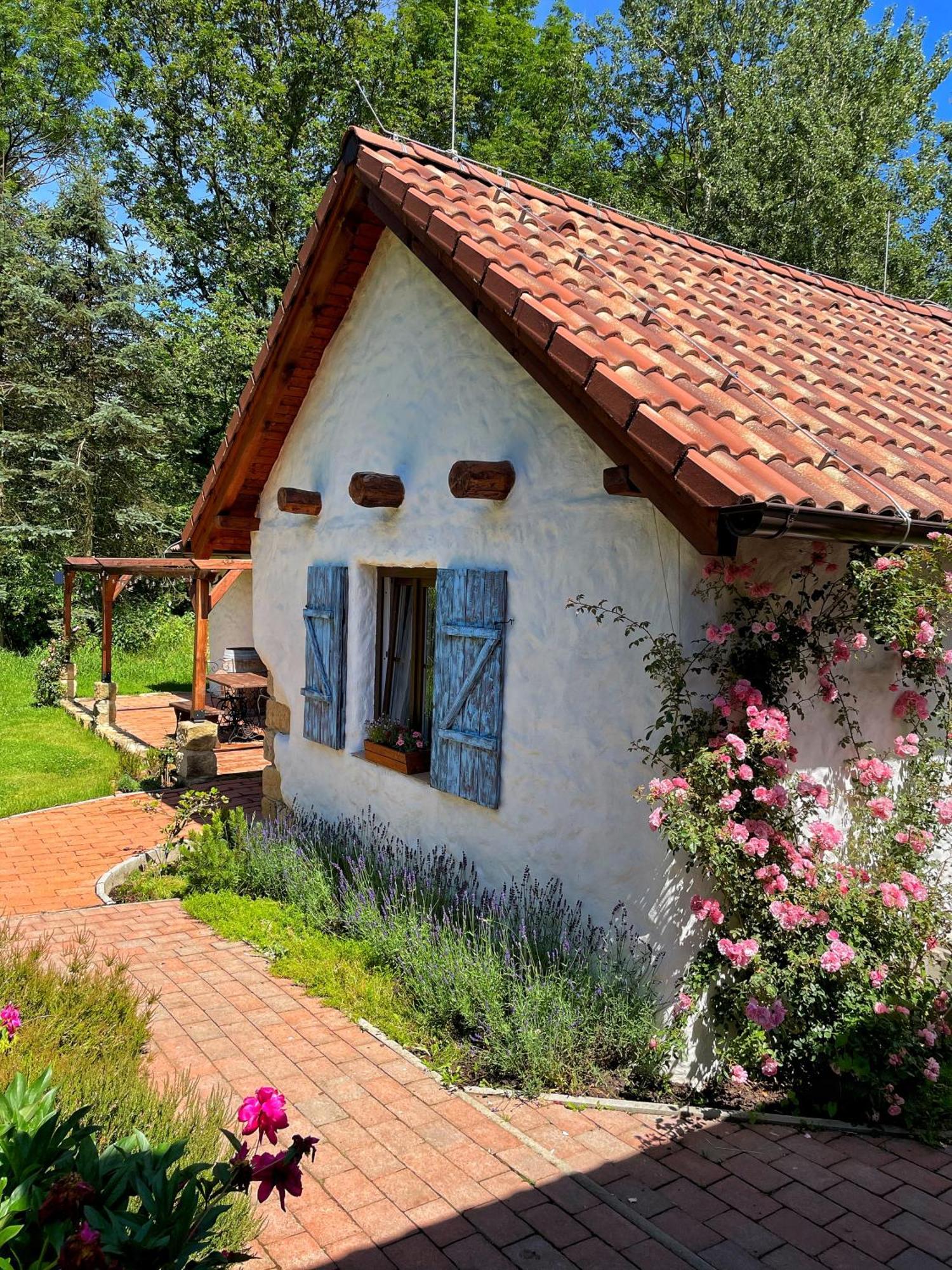 Bungalov Trapani Ruzova Exterior photo